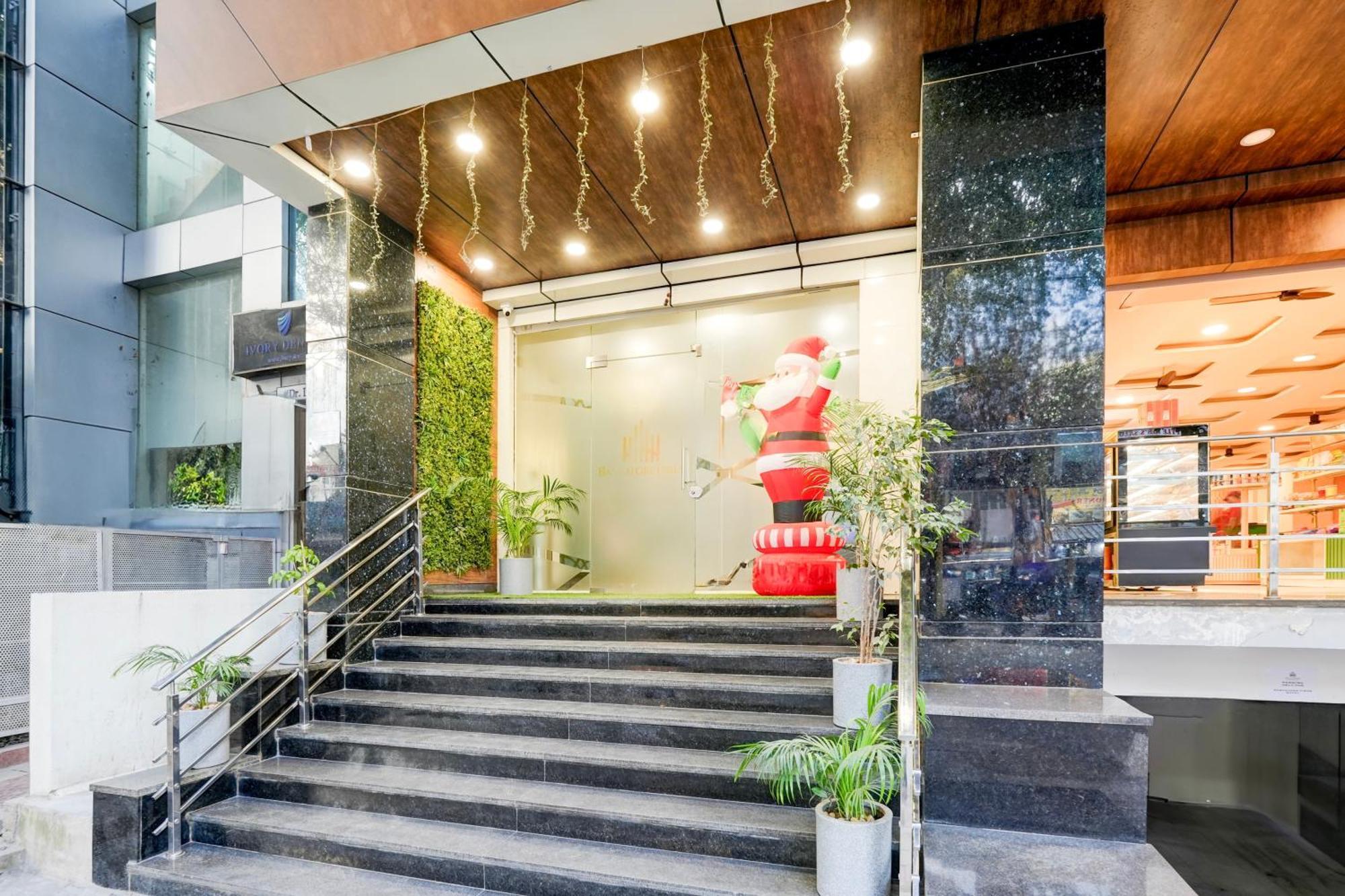 Super Townhouse Oak Aecs Formerly Bangalore Times Экстерьер фото