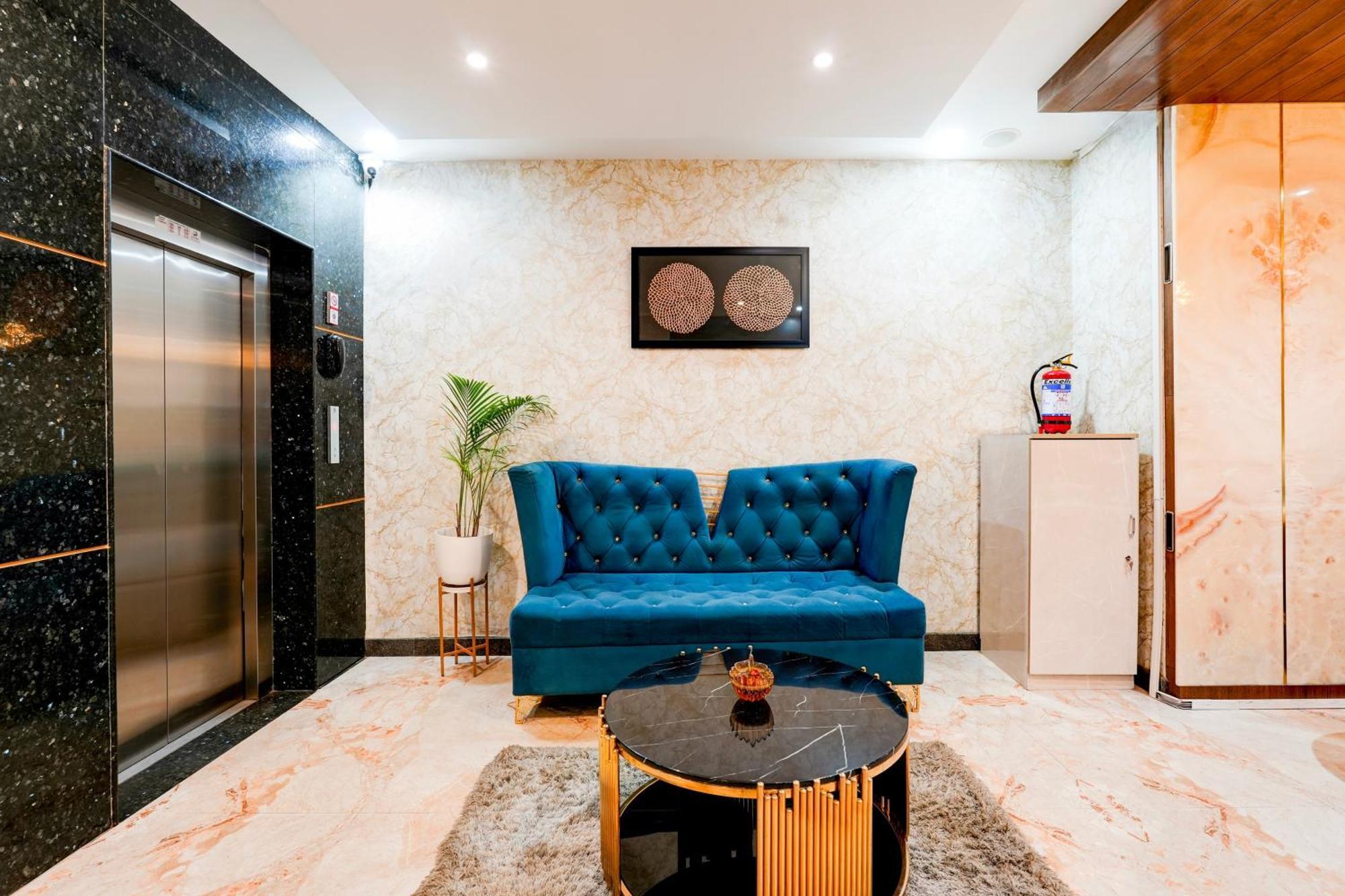 Super Townhouse Oak Aecs Formerly Bangalore Times Экстерьер фото