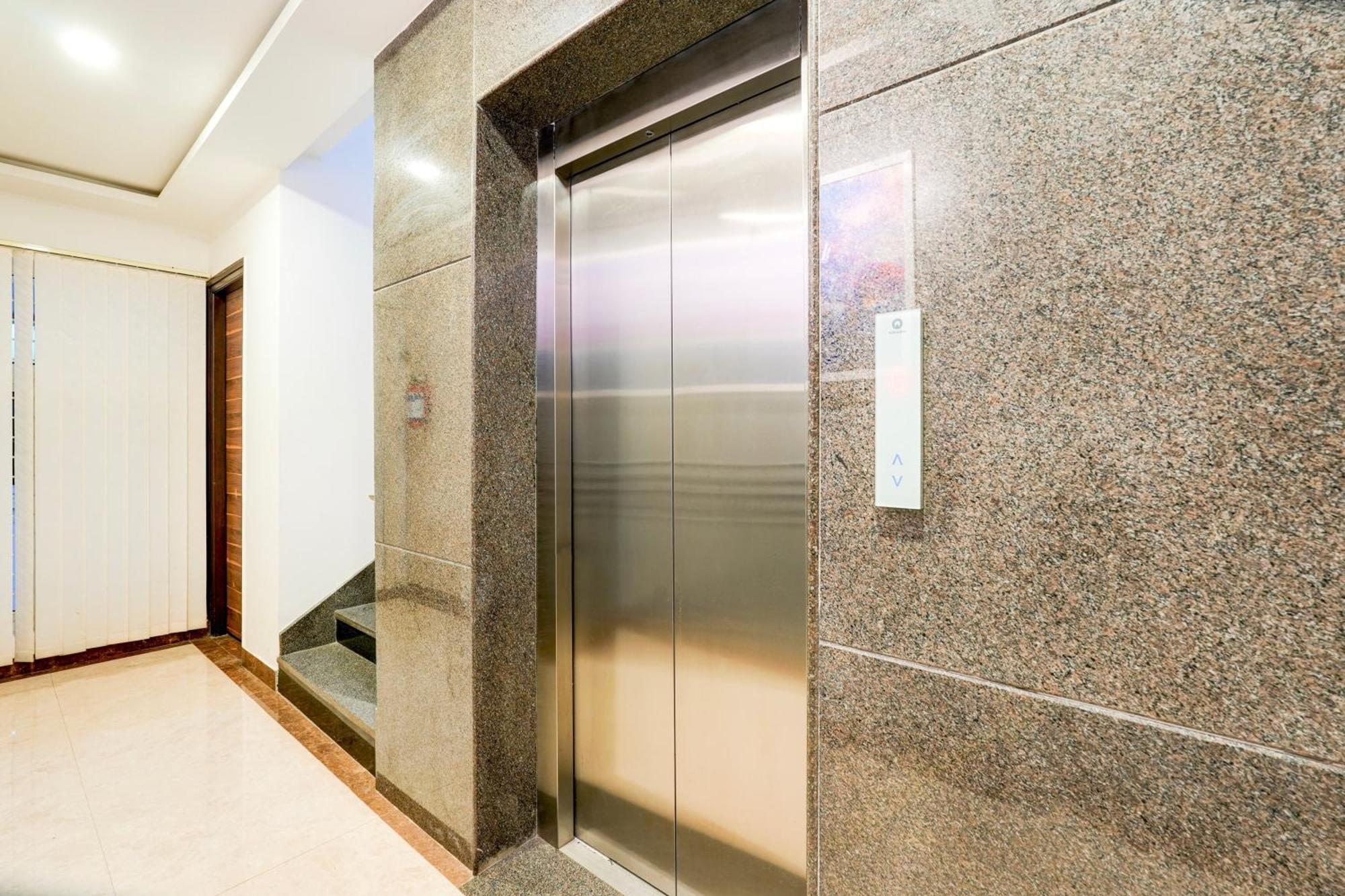 Super Townhouse Oak Aecs Formerly Bangalore Times Экстерьер фото