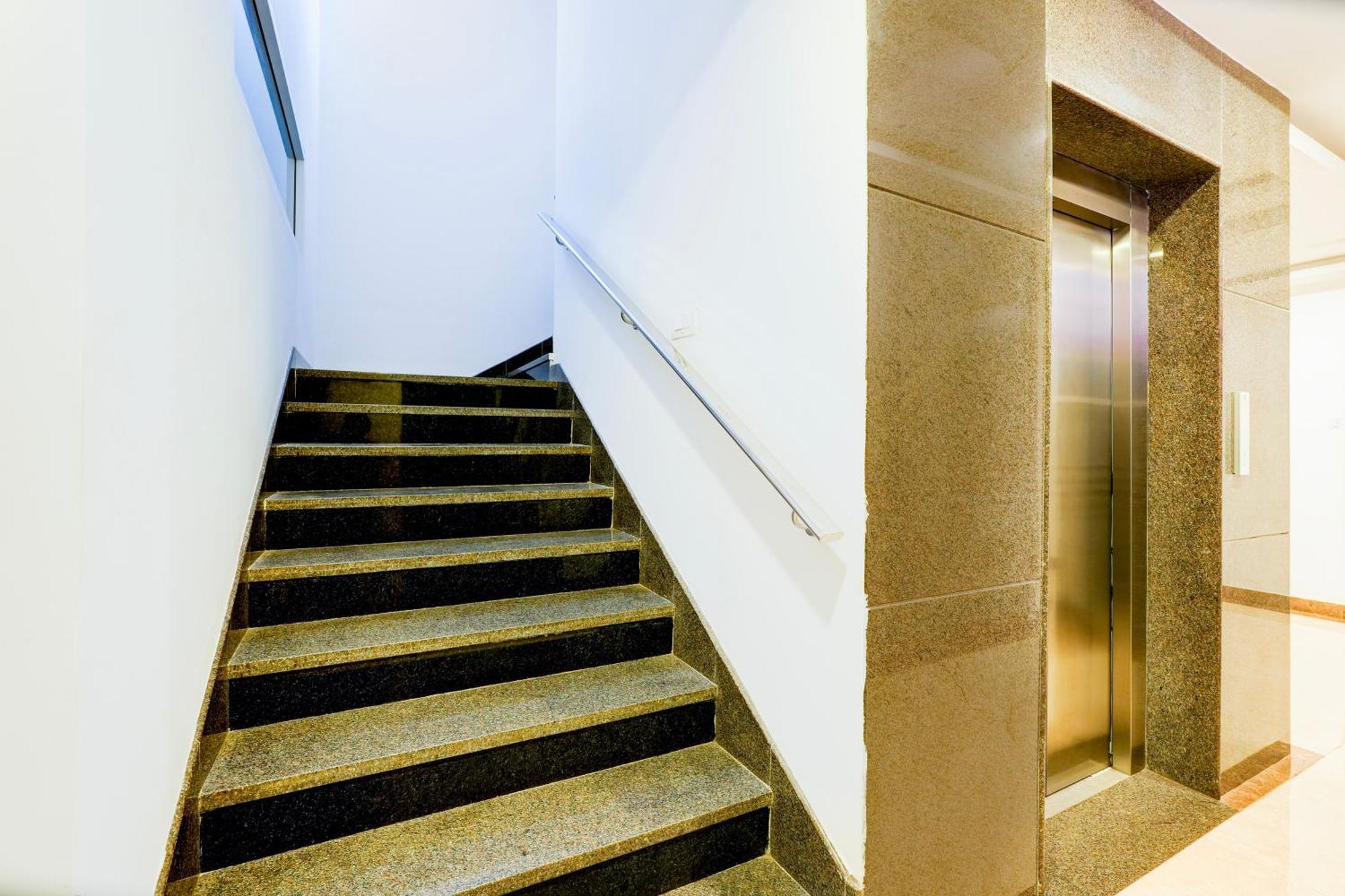 Super Townhouse Oak Aecs Formerly Bangalore Times Экстерьер фото