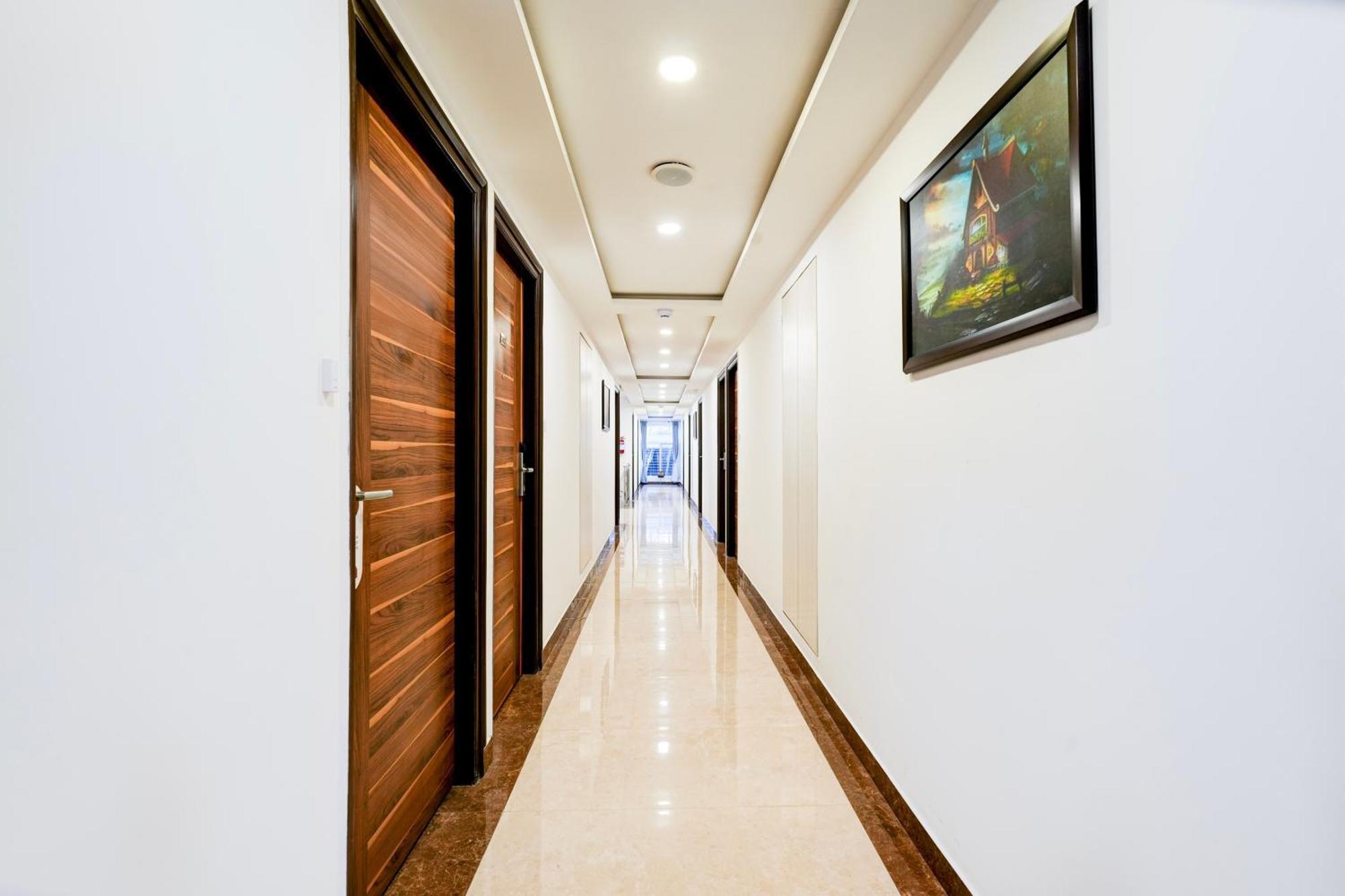 Super Townhouse Oak Aecs Formerly Bangalore Times Экстерьер фото