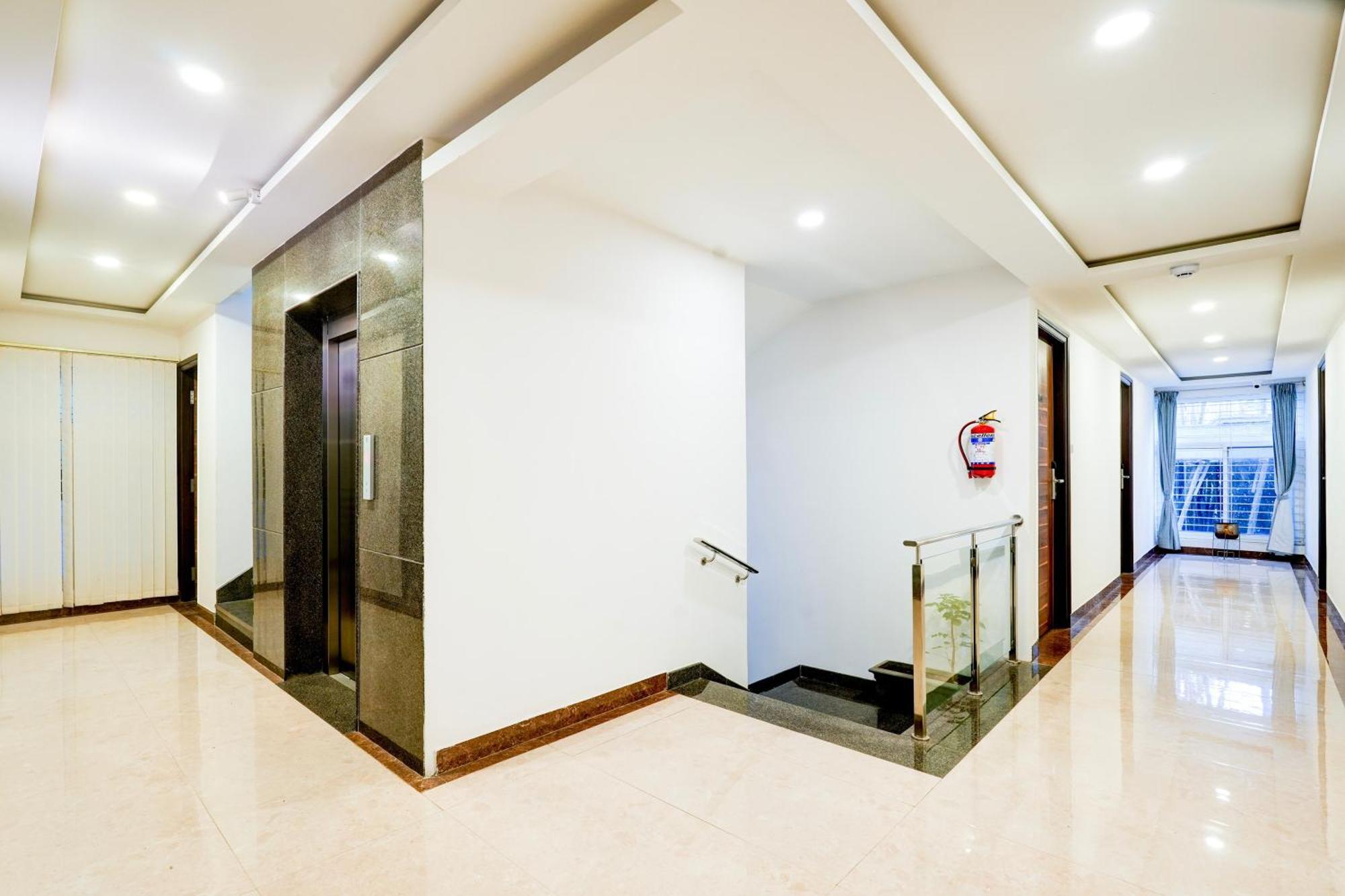 Super Townhouse Oak Aecs Formerly Bangalore Times Экстерьер фото