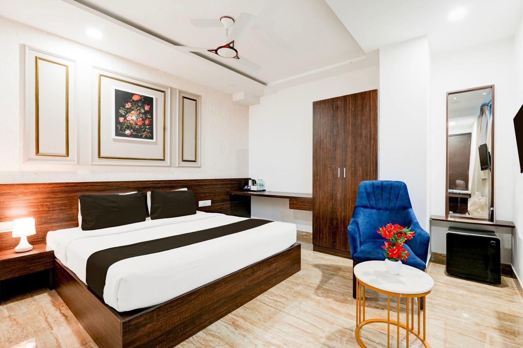 Super Townhouse Oak Aecs Formerly Bangalore Times Экстерьер фото