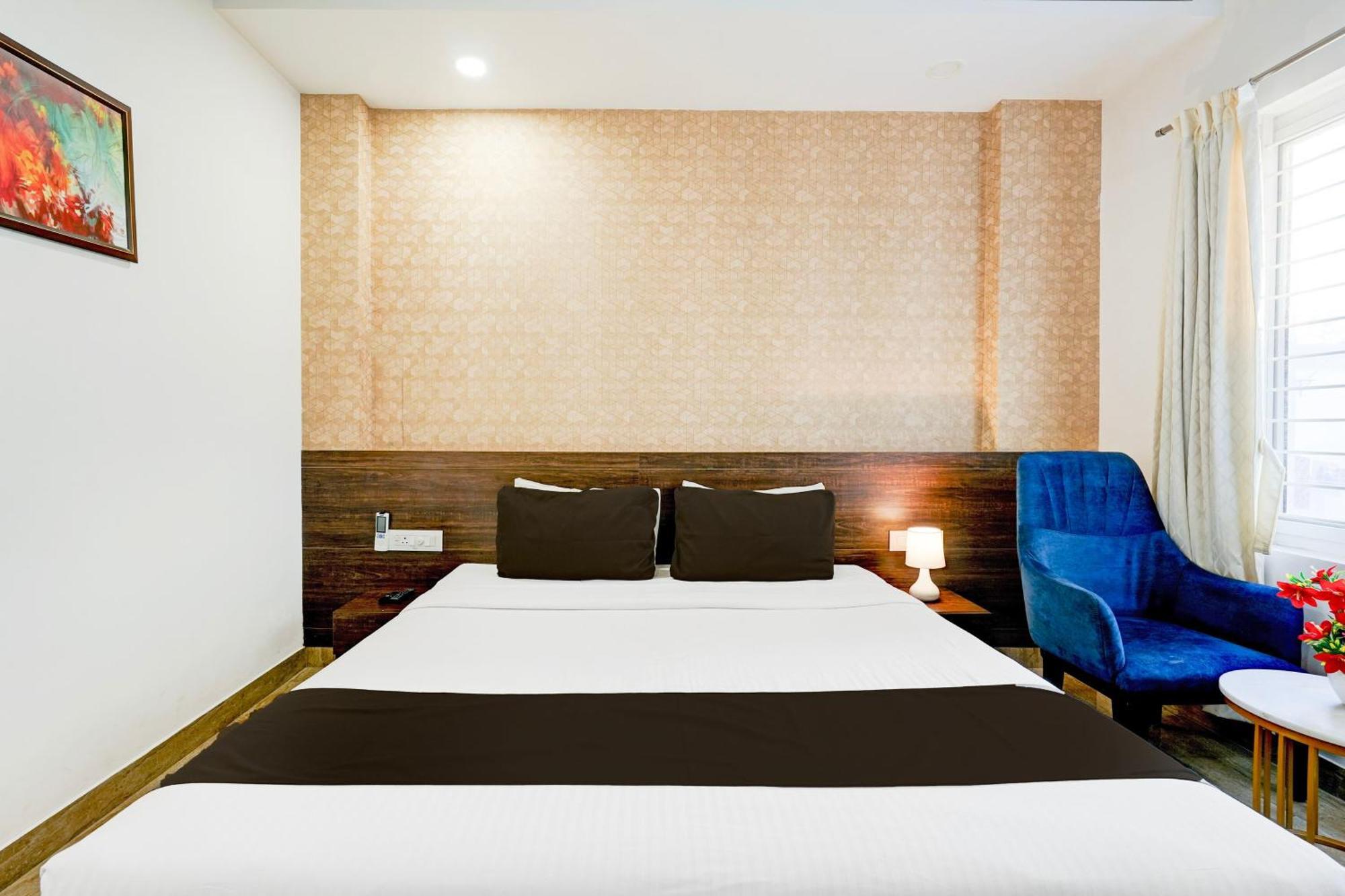 Super Townhouse Oak Aecs Formerly Bangalore Times Экстерьер фото